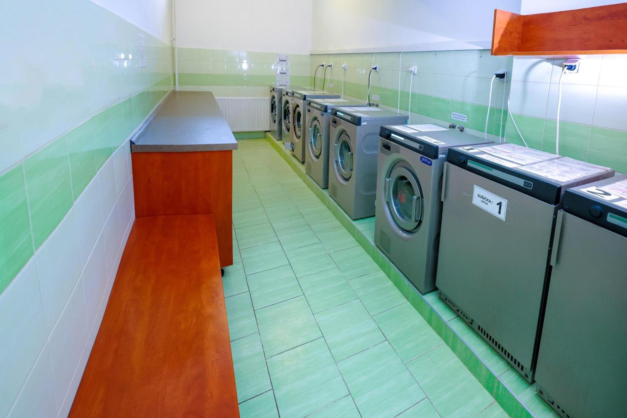 Auberge de jeunesse Eislerova Kolej Jarov à Prague Extérieur photo
