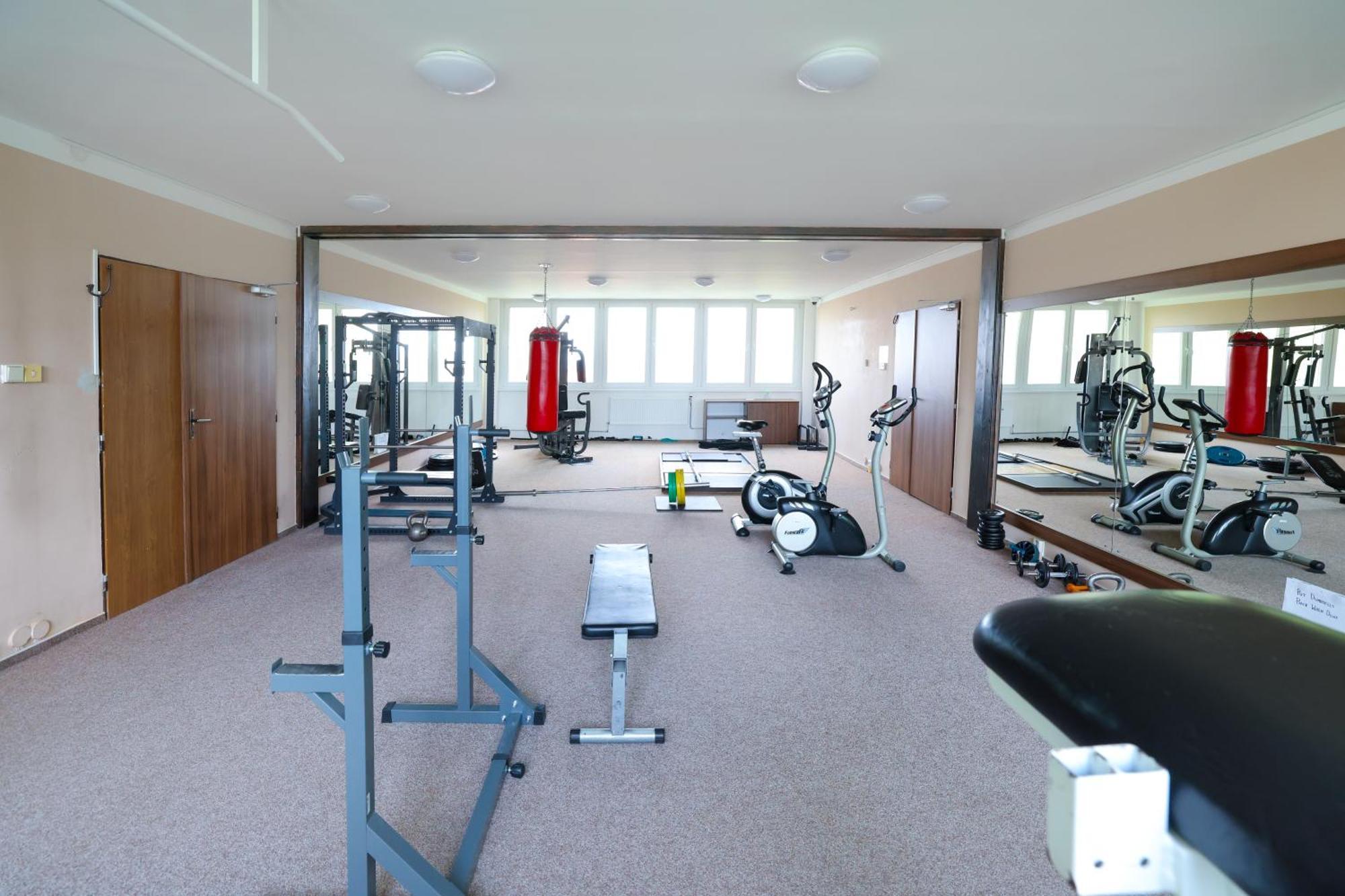 Auberge de jeunesse Eislerova Kolej Jarov à Prague Extérieur photo