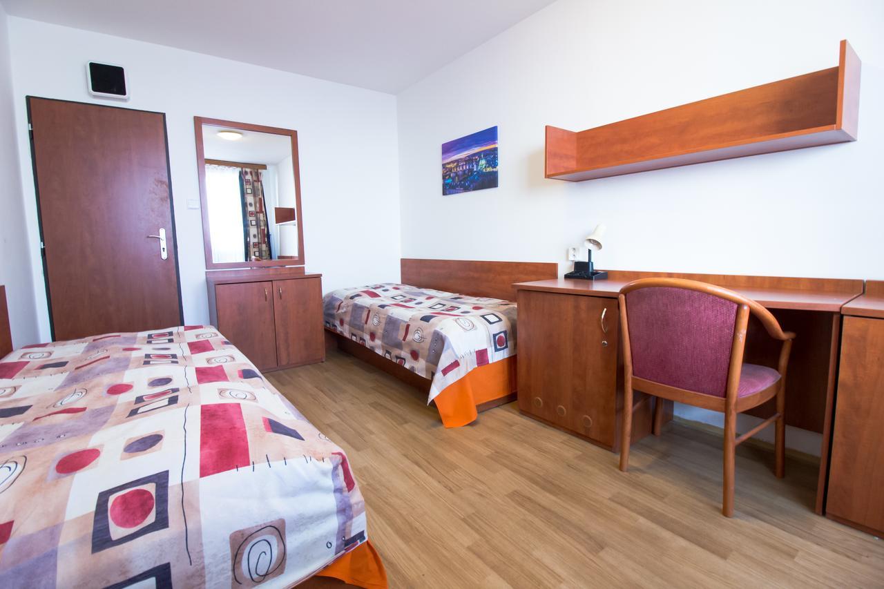 Auberge de jeunesse Eislerova Kolej Jarov à Prague Extérieur photo